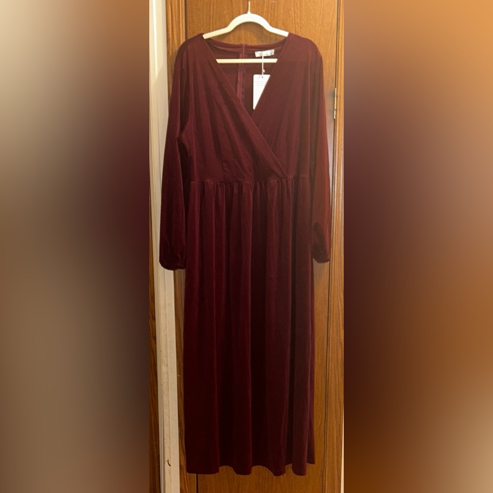 Carrdc Plus Size Red/Burgundy Velvet V-Neck Long Sleeve Maxi Dress - Picture 5 of 8